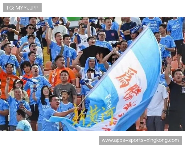 主场球迷制造声势,球队拿下关键三分 主场球迷制造声势,球队拿下关键三分