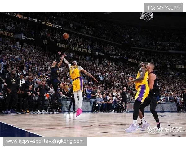 湖人关键回合展现老将定力完成逆转 湖人关键回合展现老将定力完成逆转