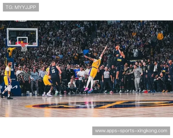 湖人詹姆斯强突分球助攻底角稳投 湖人詹姆斯强突分球助攻底角稳投